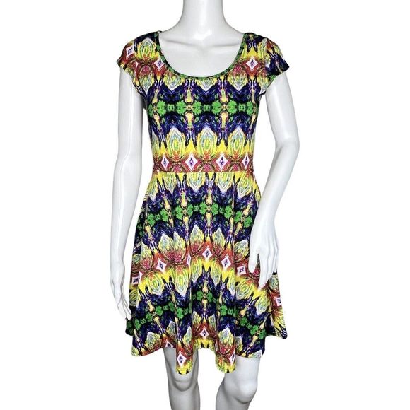 What's Hot Dress Womens Small Yellow Green Geo Skater Dress Fit‎ Flare 2000s Y2K - Picture 1 of 6